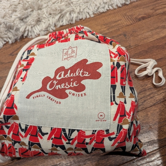 Arborist Adult Onesie Unisex Medium 5"4-5"8 RCMP Mountie Red Serge print NWT - Picture 4 of 10